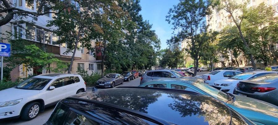 Apartament cu 3 camere decomandat în Drumul Taberei