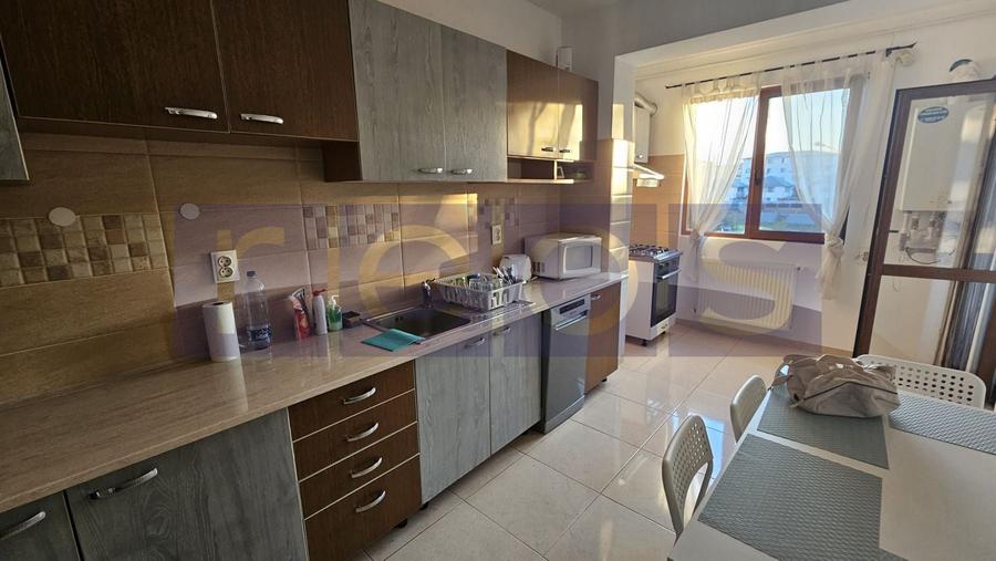 Apartament cu 2 camere decomandat, mobilat în Central