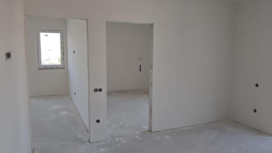 Apartament cu 3 camere semidecomandat în Apahida