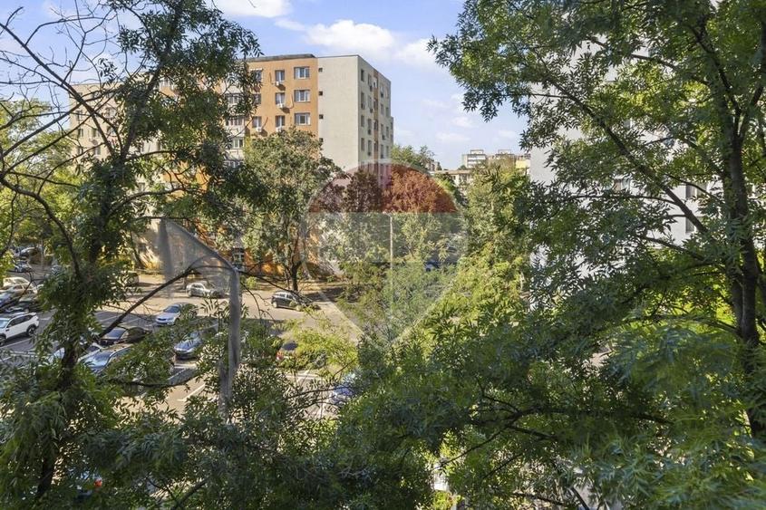 Apartament cu 3 camere decomandat în Rahova