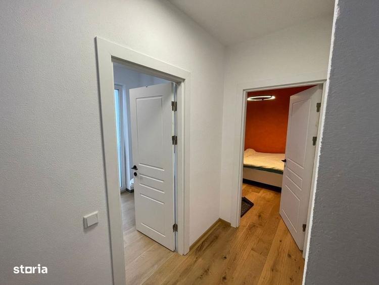 Apartament cu 4 camere semidecomandat, mobilat în Europa