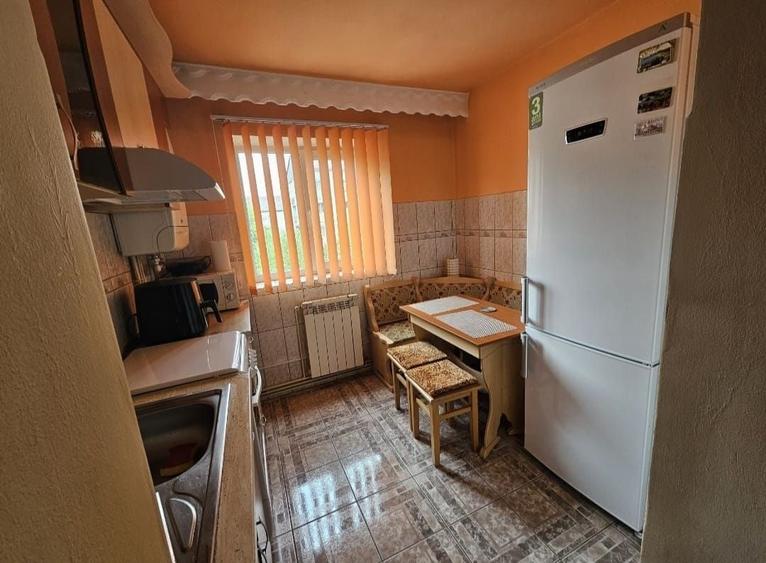 Apartament cu 2 camere decomandat în Stana