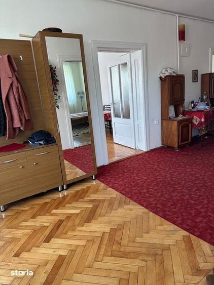 Casă cu 3 camere cu Canalizare în Central