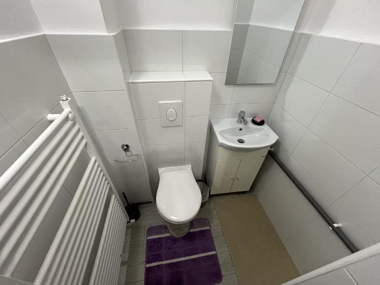 Apartament cu 3 camere decomandat, mobilat în Cetate