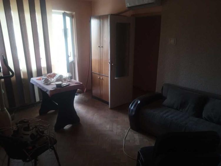 Apartament cu 4 camere semidecomandat în Dâmbovița