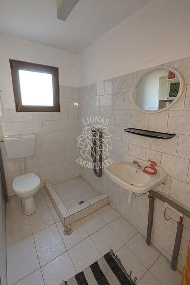 Casă individuală cu 4 camere cu Canalizare în Piatra Fântânele