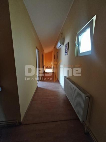 Casă individuală cu 7 camere cu Canalizare în Bereasca