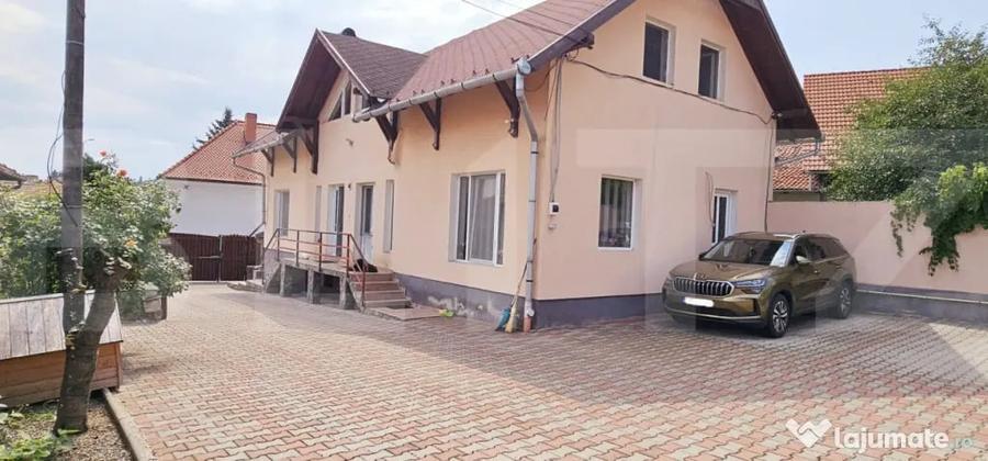 Casă cu 7 camere cu Teren 1346 Mp în Central