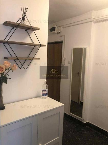 Apartament cu 2 camere semidecomandat, mobilat în 1 Mai