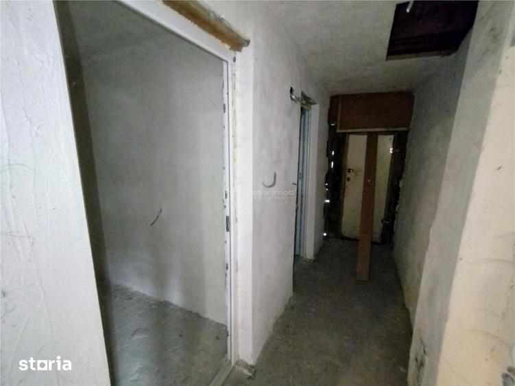 Casă cu 6 camere cu Canalizare în Răcășdia