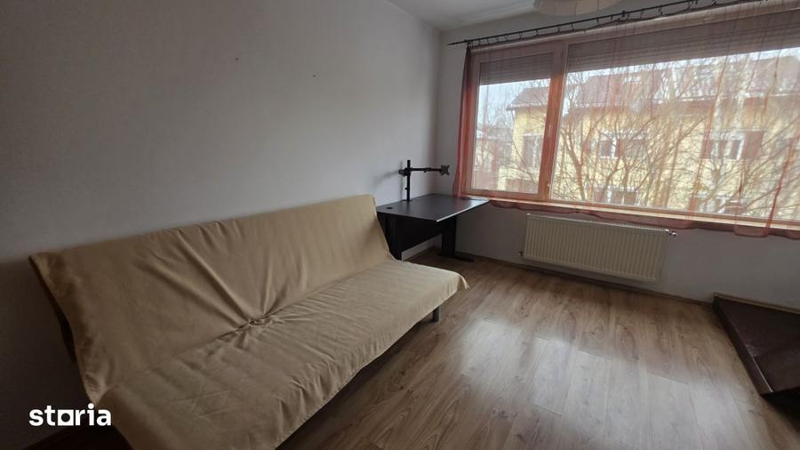 Casă cu 5 camere cu Teren 500 Mp în Străulești