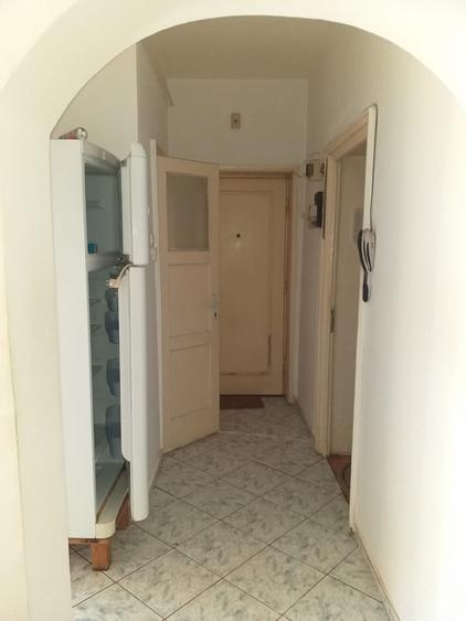 Apartament cu 3 camere semidecomandat în Floreasca