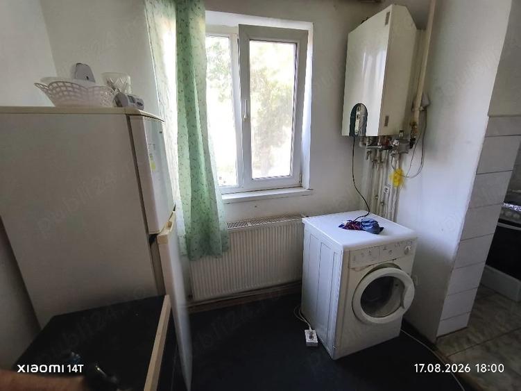 Apartament cu 3 camere decomandat în Petros