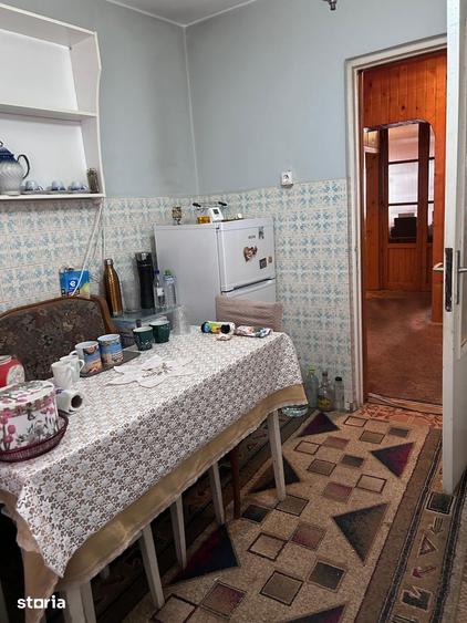Apartament cu 4 camere decomandat în Central