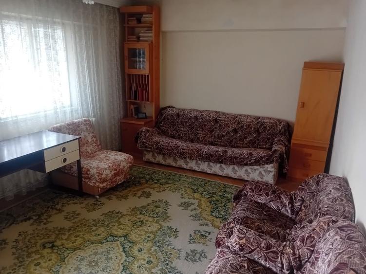 Apartament cu 3 camere decomandat în Calea Romanului