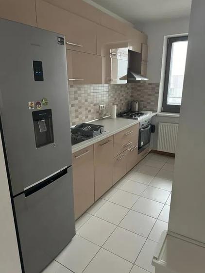 Apartament cu 3 camere semidecomandat, mobilat în Berceni