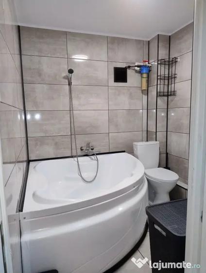 Garsonieră decomandată în Apărătorii Patriei