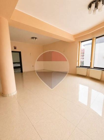 Casă / Vilă cu 12 camere de vânzare | Fundeni, Sector 2 - 32