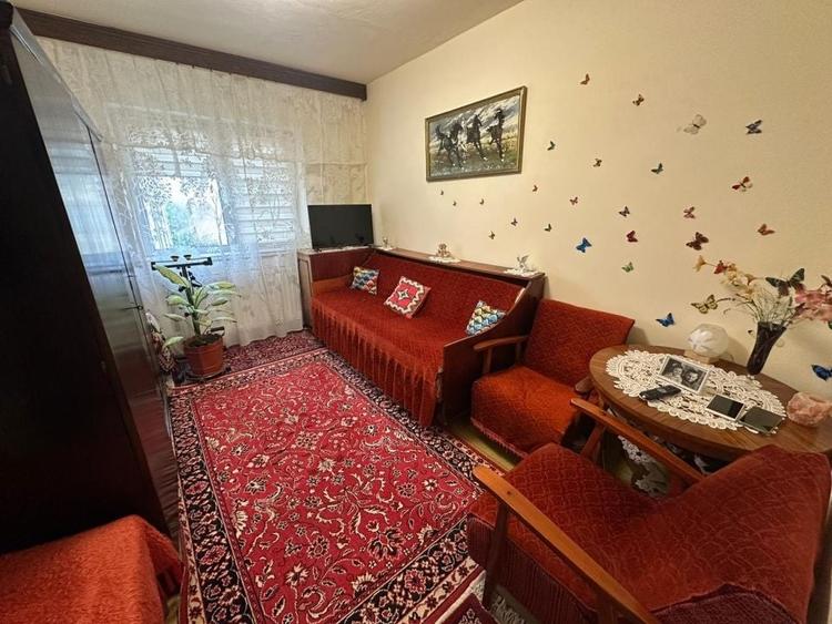 Apartament cu 3 camere decomandat, mobilat în Cornitoiu