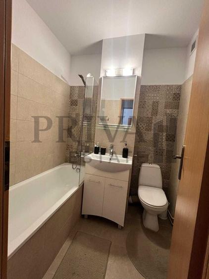 Apartament cu 3 camere semidecomandat, mobilat în Circumvalațiunii