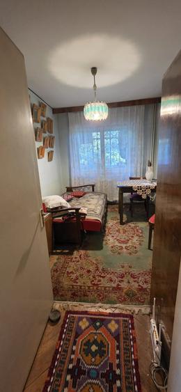 Apartament cu 4 camere semidecomandat în Podu Roș
