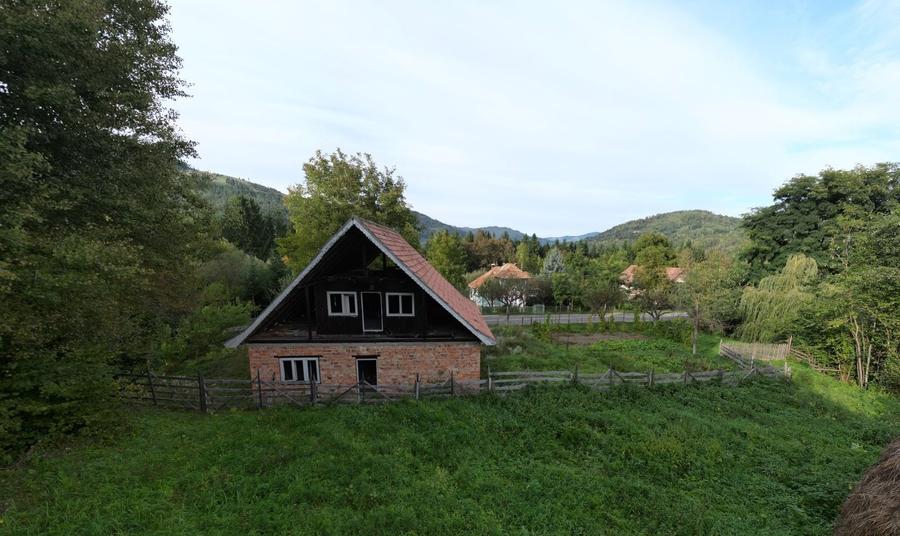 Casă cu 4 camere în Ceahlău