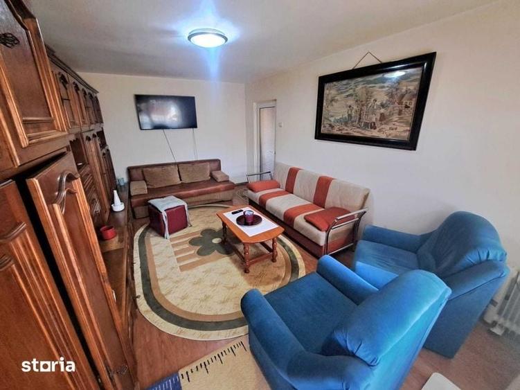 Apartament cu 3 camere decomandat în Intim