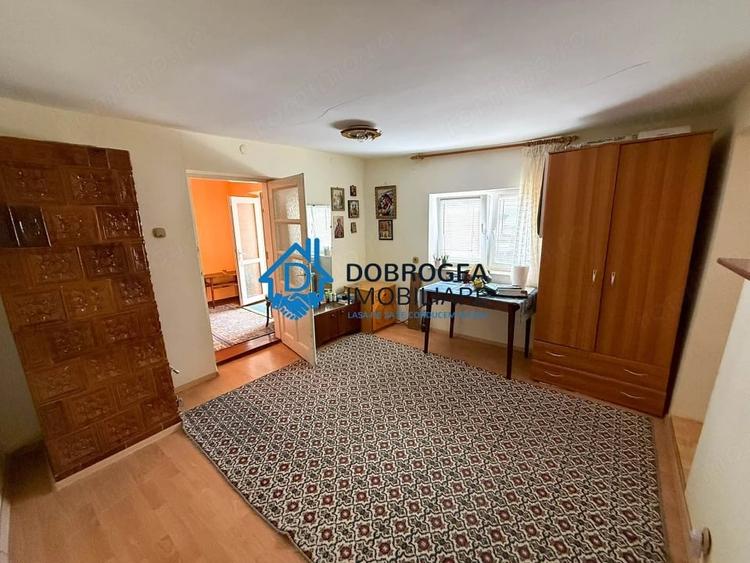 Casă cu 6 camere cu Teren 320 Mp în Păcii