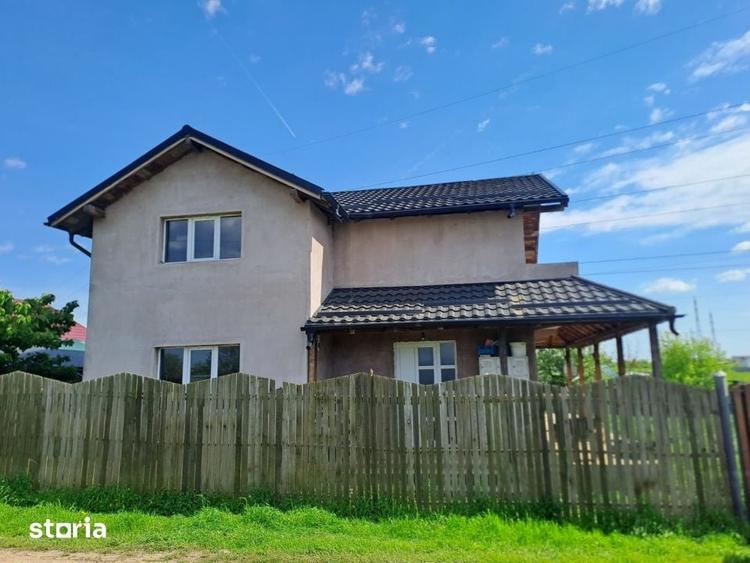 Casă cu 5 camere cu Teren 388 Mp în Șimnicu de Sus