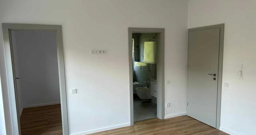 Duplex cu 4 camere cu Canalizare în Florești