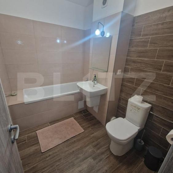 Apartament cu 3 camere decomandat, mobilat în Tractorul