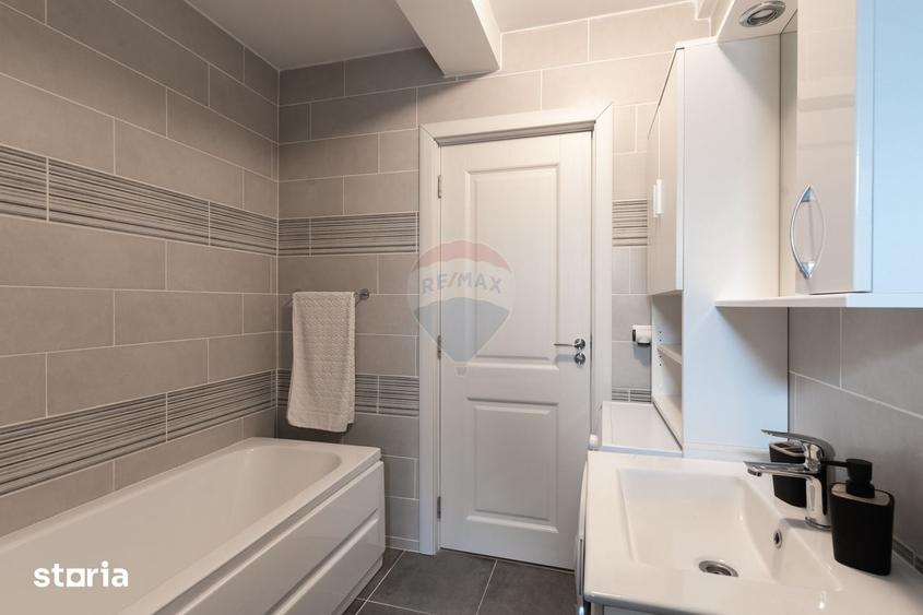 Apartament cu 3 camere decomandat în Ciurea