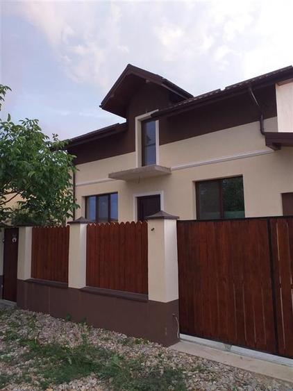 Casă individuală cu 5 camere cu Canalizare în Balotești