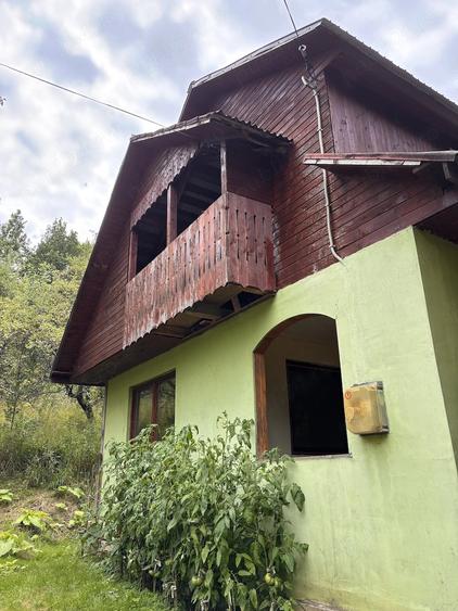 Casă cu 2 camere cu Teren 2300 Mp în Ibănești