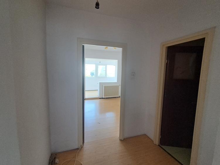 Apartament cu 4 camere în Colentina