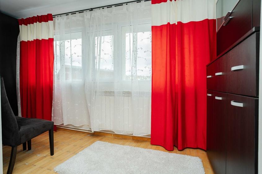 Apartament cu 3 camere decomandat, mobilat în Central