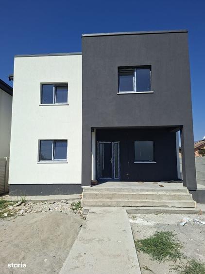 Casă cu 4 camere cu Teren 350 Mp în Central
