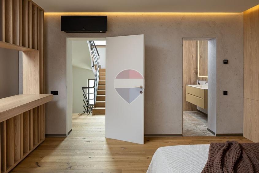 Casă individuală cu 5 camere cu Teren 1050 Mp în Centrul Istoric