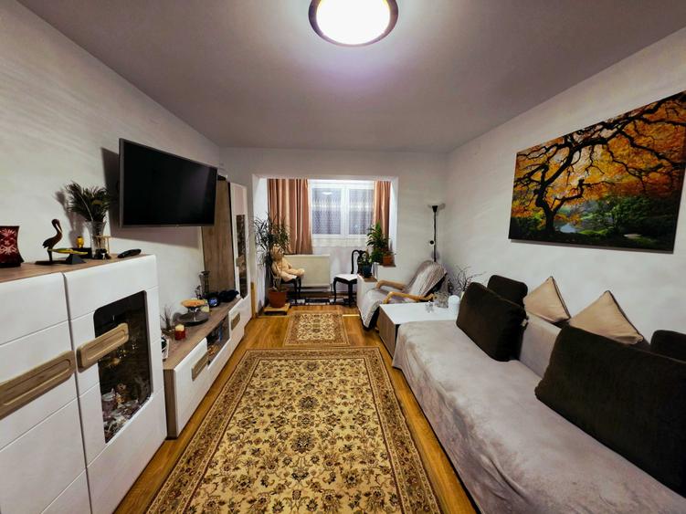 Apartament cu 3 camere decomandat în Nord
