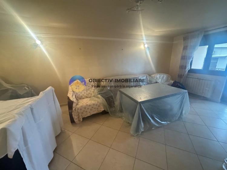 Duplex cu 5 camere cu Canalizare în 1 Mai