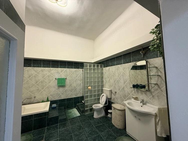 Apartament cu 4 camere decomandat în Podgoria