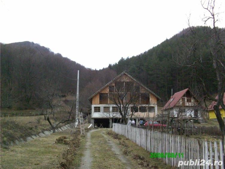 Casă cu 3 camere cu Teren 2500 Mp în Sălătrucu