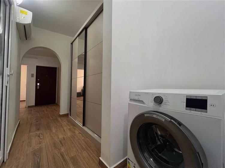 Apartament cu 3 camere decomandat, mobilat în Aeroport