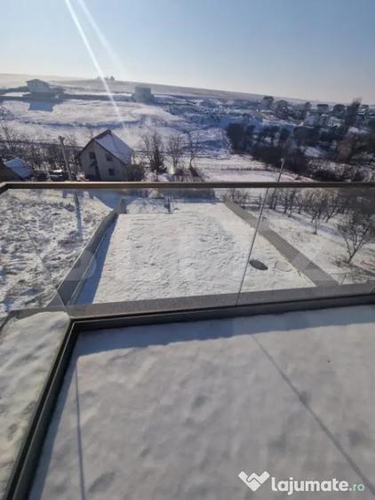 Casă cu 8 camere cu Teren 860 Mp în Central