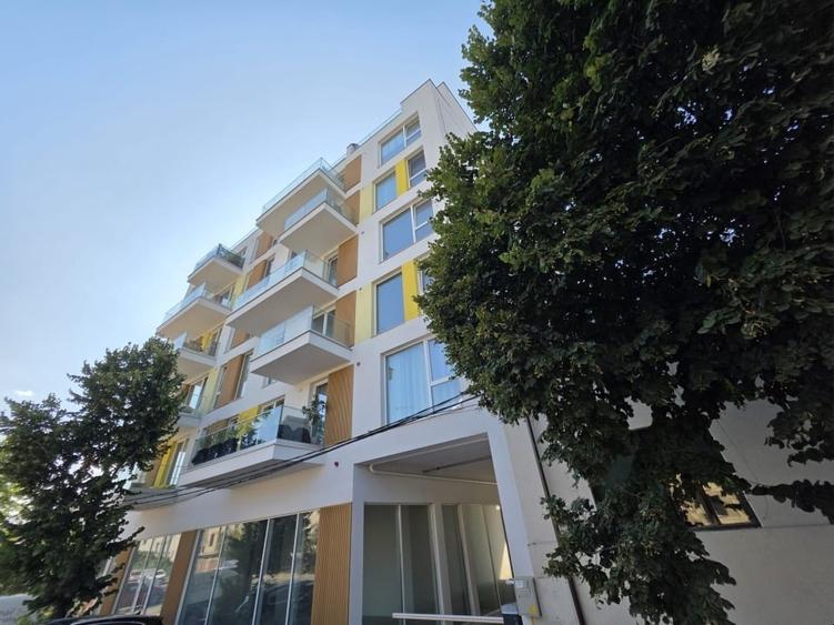 Apartament cu 3 camere decomandat, mobilat în Central