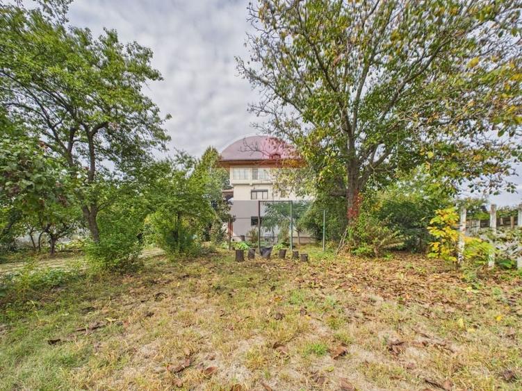 Casă individuală cu 5 camere cu Teren 3200 Mp în Chiajna