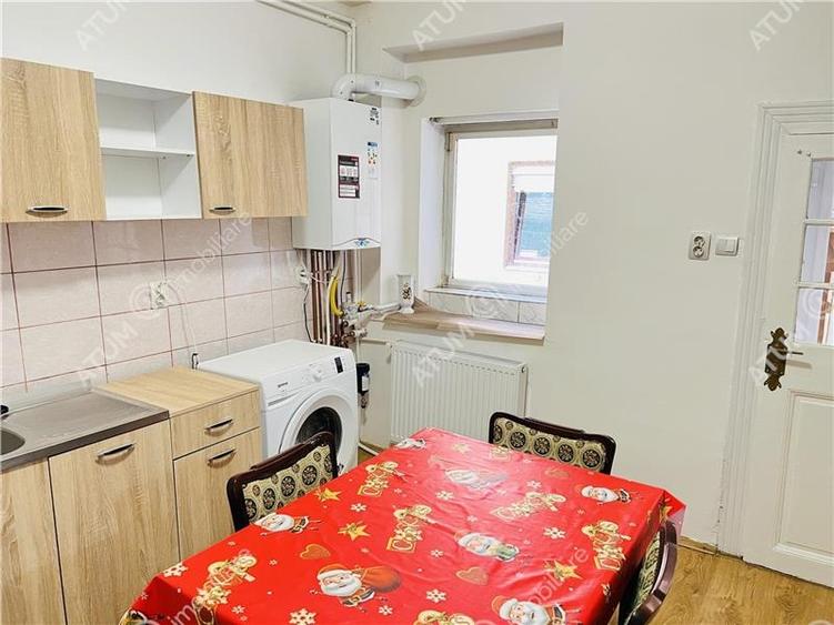 Apartament cu 2 camere nedecomandat, mobilat în Orașul de Jos
