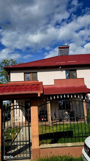 Casă cu 4 camere cu Teren 559 Mp în Podu Roș