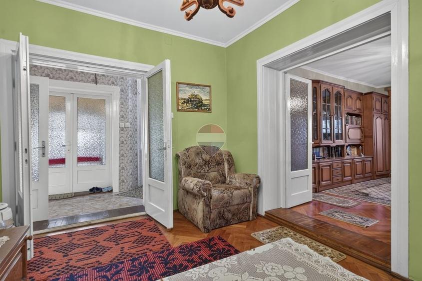 Casă individuală cu 4 camere cu Teren 1371 Mp în Central