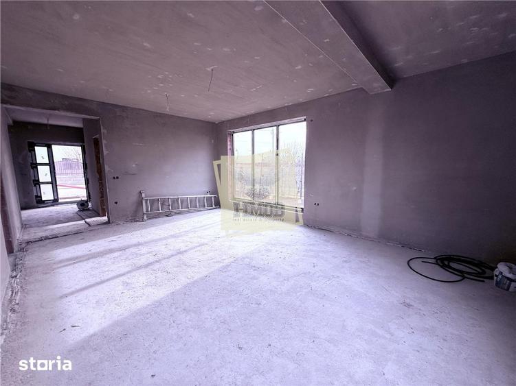 Casă cu 5 camere cu Teren 478 Mp în Cristian